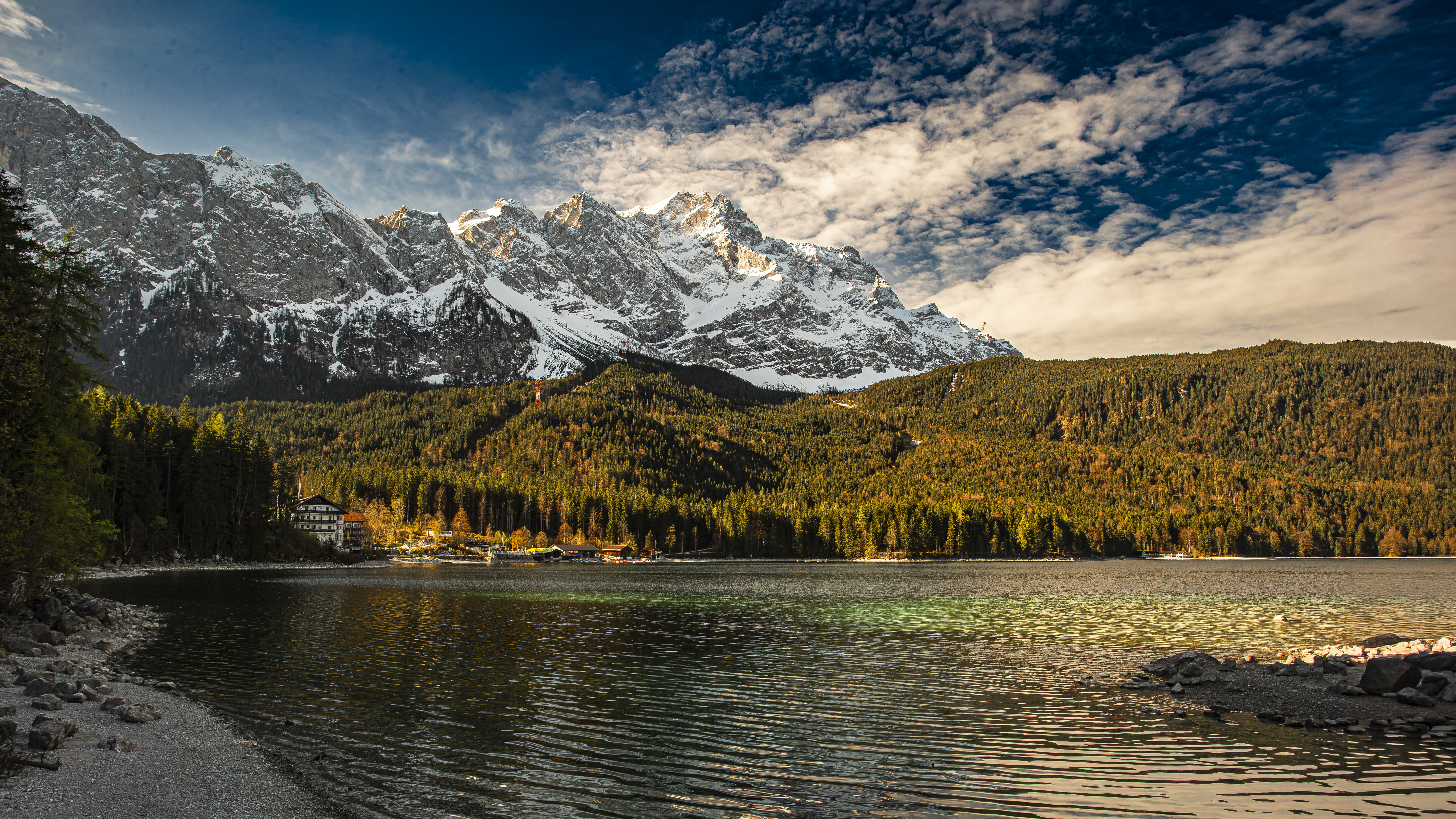 Eibsee mit dem Zugspitzmassiv